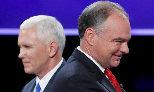 Tim Kaine (links) und Mike Pence brachten sich in Stellung.