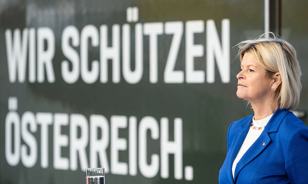 20220322 Pressekonferenz - KlimaTicket fuer Zivil- und Grundwehrdiener WIEN, OESTERREICH - 22. MAERZ: Verteidigungsmini