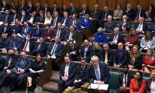 Boris Johnson äußert sich im Unterhaus erneut zu "Partygate" und hofft, das Thema bald vom Tisch zu bekommen.