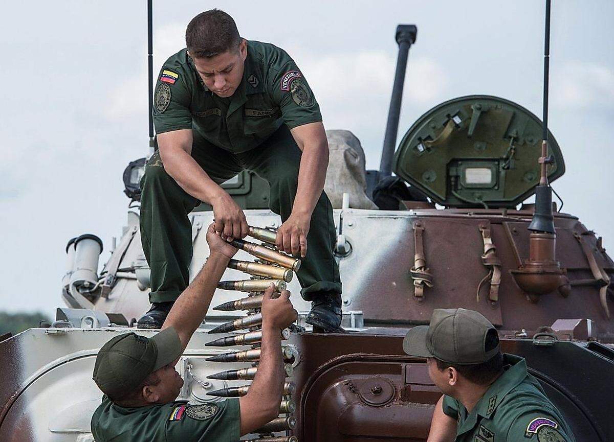 Der Munitionsverbrauch ist beträchtlich, hier eine BMP-Crew aus Venezuela.