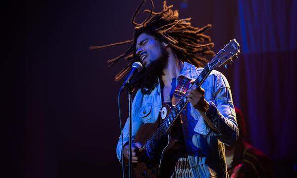 Kingsley-Ben Adir spielt den Reggae-Star Bob Marley im Biopic „One Love“.
