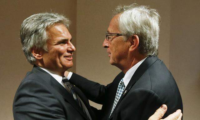 EU-Präsident Juncker (r.) kann Kanzler Faymann wieder auf die Schulter klopfen.