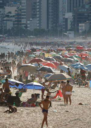 Im März noch war der Ipanema-Strand in Rio überfüllt.