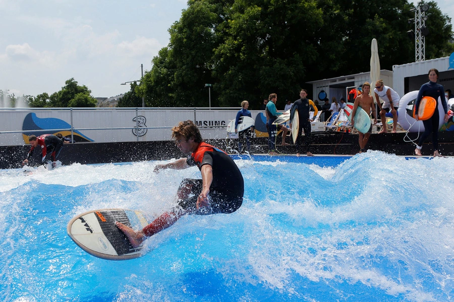 Surfen mitten in Wien  DiePresse.com