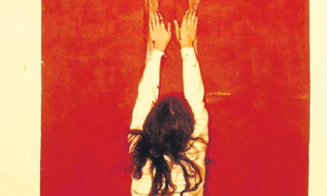  Sie setzte ihren Körper ein, benutzte Blut, spielte mit Magie: Ana Mendieta, „Body Tracks“, Farbfotografie, 1974.