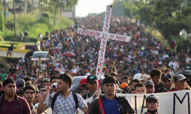 Mehrere Tausend Menschen sind im Süden Mexikos in Richtung USA losgezogen. 