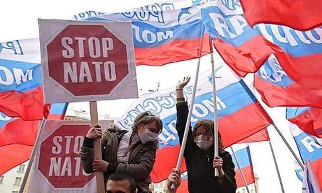 Russische Proteste gegen die Nato