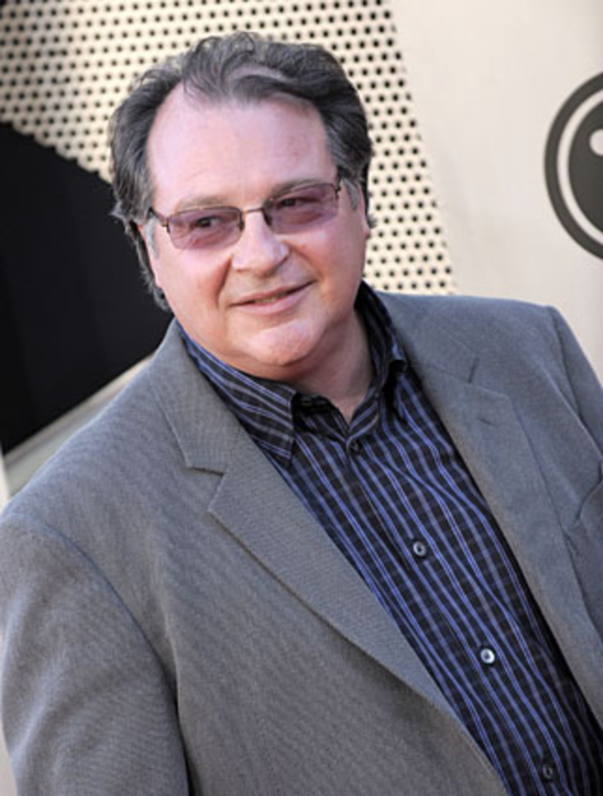 Durch Nebenrollen wahrlich bekannt geworden ist der 1956 in Chicago geborene Kevin Dunn. "Fegefeuer der Eitelkeiten", "Der gebuchte Mann", "Godzilla", "Das Spiel der Macht" und "Transformers" - Dunn hat eine lange Liste an Auftritten hinter sich. Zuletzt war er in der Actionkomödie "Transformers - Die Rache" als Vater von Hauptakteur Shia LaBeouf zu sehen.