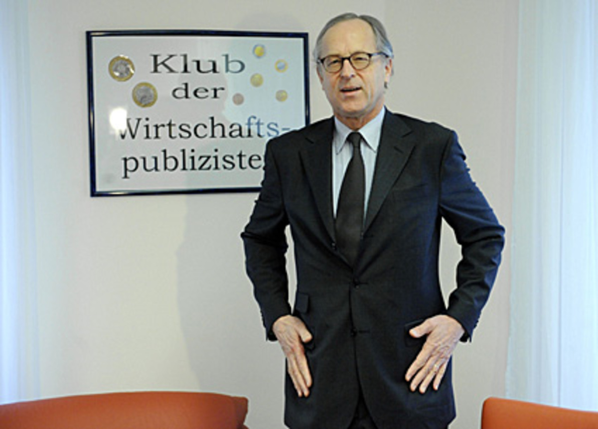 Die Verstaatlichtenholding ÖIAG war stets in rot-schwarzen Hände, wobei die Kanzlerpartei SPÖ den Ton angab. Erst im Jahr 2001 wurden mit Peter Michaelis und Rainer Wieltsch zwei Bürgerliche an die Spitze der Verstaatlichten-Holding gehievt. Seit 2006 reagiert Michaelis allein.