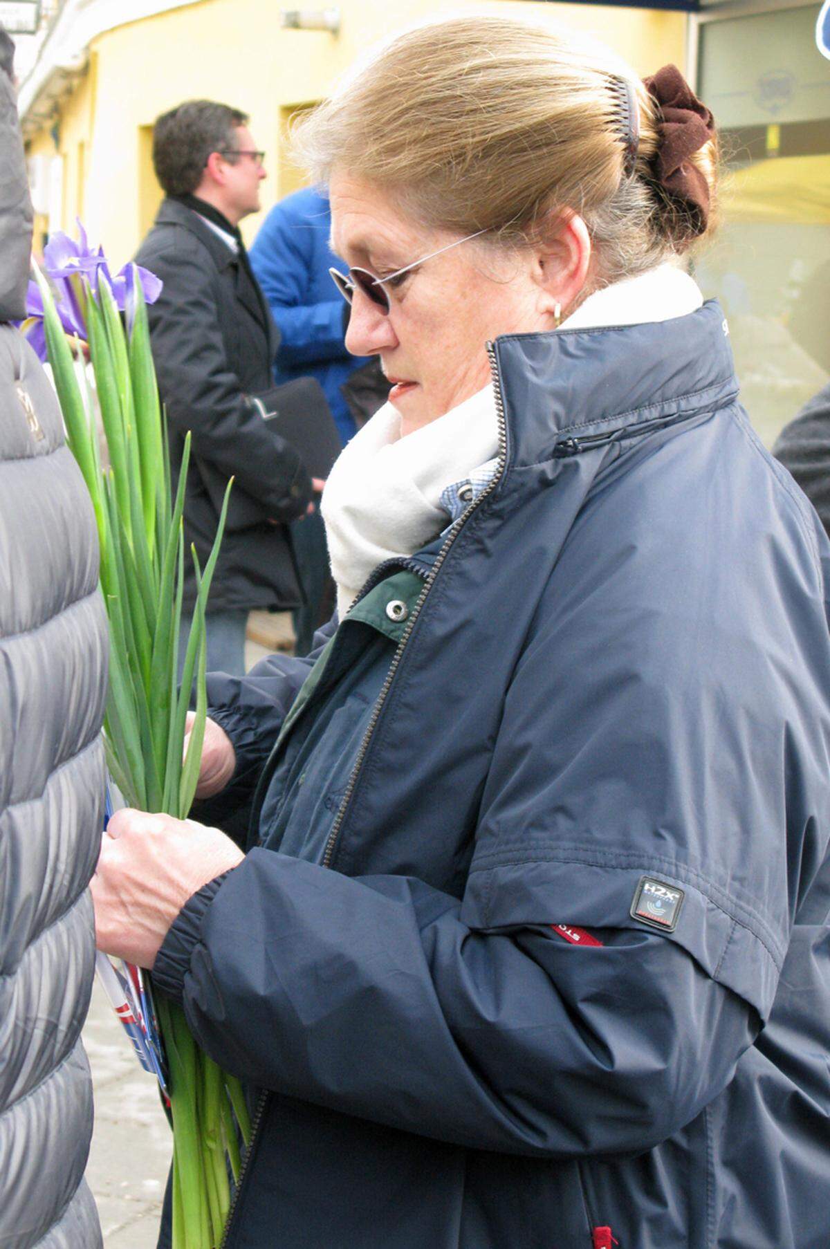 Wer sich mit den FPÖ-Lokalpolitikern in Amstetten unterhält, hört ganz oft das Wort Kriminalität. Stadträtin Brigitte Kashofer (Bild): "Jeder hat im engeren Bekanntenkreis jemanden, bei dem eingebrochen wurde.“ Die nahe Autobahn sei eben ein idealer Fluchtweg. Jede Woche bekomme ich ein Mail wegen eines Einbruchs", sagt auch FPÖ-Nationalratsabgeordnete Mühlberghuber.