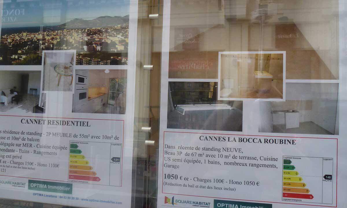 Sich eine kurze Verschnaufpause vom Messealltag gönnen ... und in die Auslage eines Immobilienmaklers schauen. Eine Wohnung mit 67 Quadratmeter (plus Terrasse mit zehn Quadratmetern) Viertel La Bocca in Cannes gelegen, wird um 1050 Euro vermietet. ....