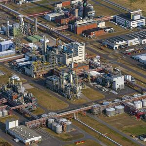 Ein Chemiepark in Brunsbüttel: „Der deutschen Konjunktur fehlt es weiter an Wachstumsimpulsen“.