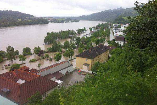 "Presse"-Reporter Georg Renner war am Montag in Marbach an der Donau. Dort erfuhr er von den Betroffenen, dass der Bau eines neuen Hochwasserschutzes für 2012 geplant war - aber aus Budgetgründen verschoben wurde.