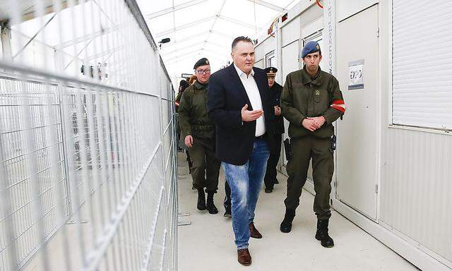Verteidigungsminister Hans Peter Doskozil besucht den Grenzübergang Spielfeld