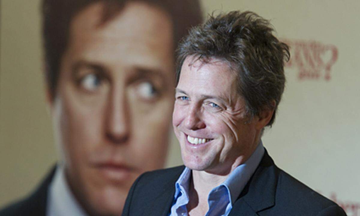 Schauspieler Hugh Grant wurde mit der Prostituierten Divine Brown während eines Blowjobs in einem Auto erwischt.