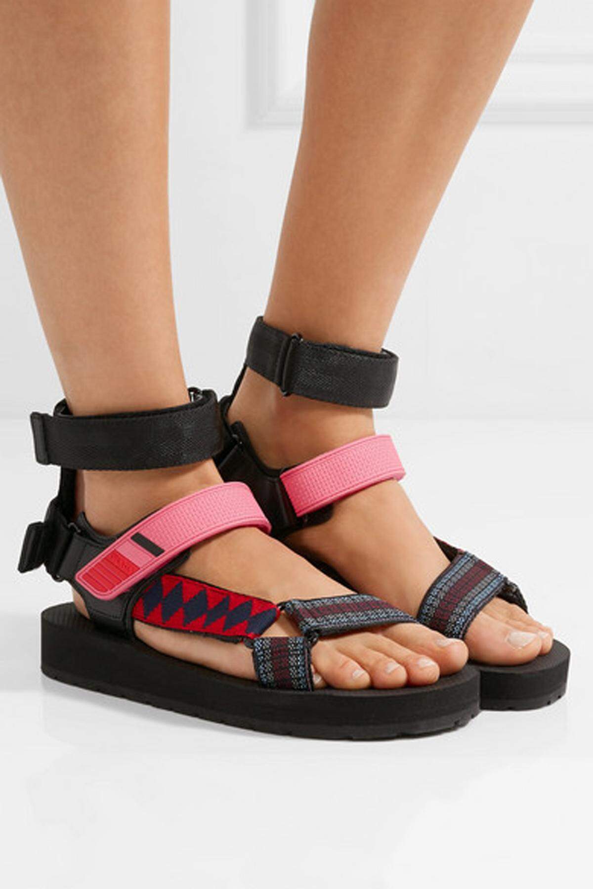 Zumindest bequem sind diese Sandalen von Prada.