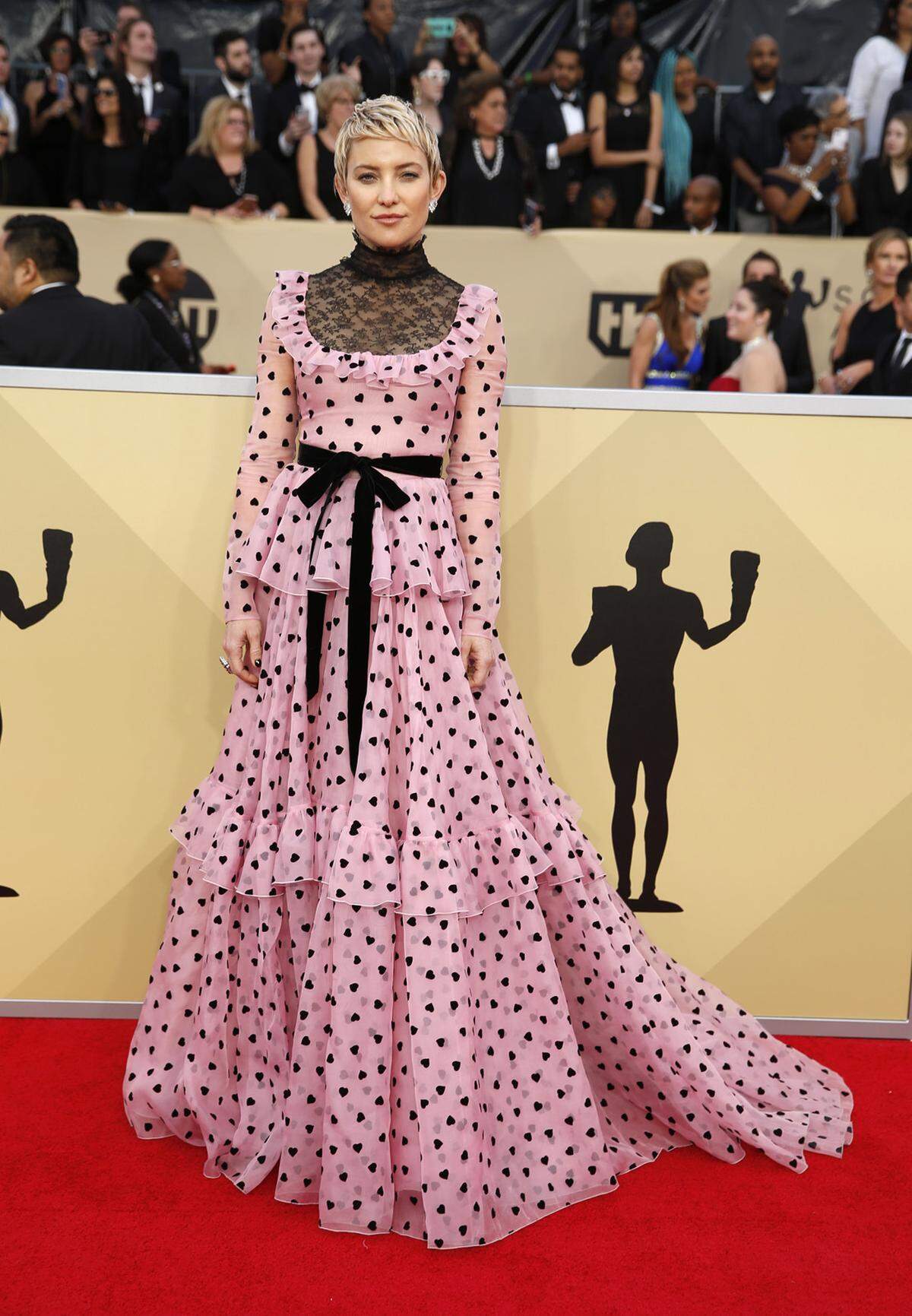 Ohne Spitzenrollkragen hätte das Valentino-Kleid Kate Hudson noch besser gepasst.