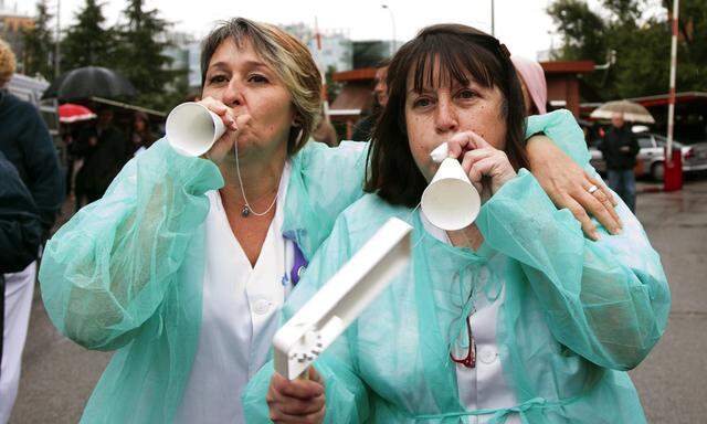 Teresa Romero wurde auch vor dem Krankenhaus untersützt