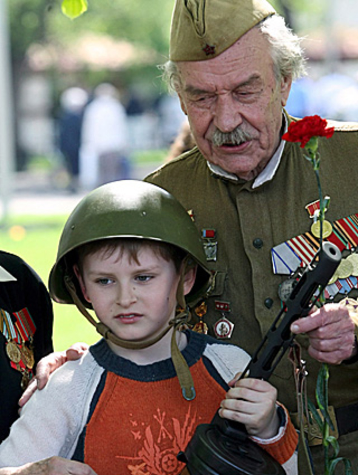 Nach russischen Angaben starben im Zweiten Weltkrieg 8,6 Millionen sowjetische Soldaten und bis zu 28 Millionen Zivilisten.Klicken Sie weiter für mehr Bilder der russischen Siegesparade.