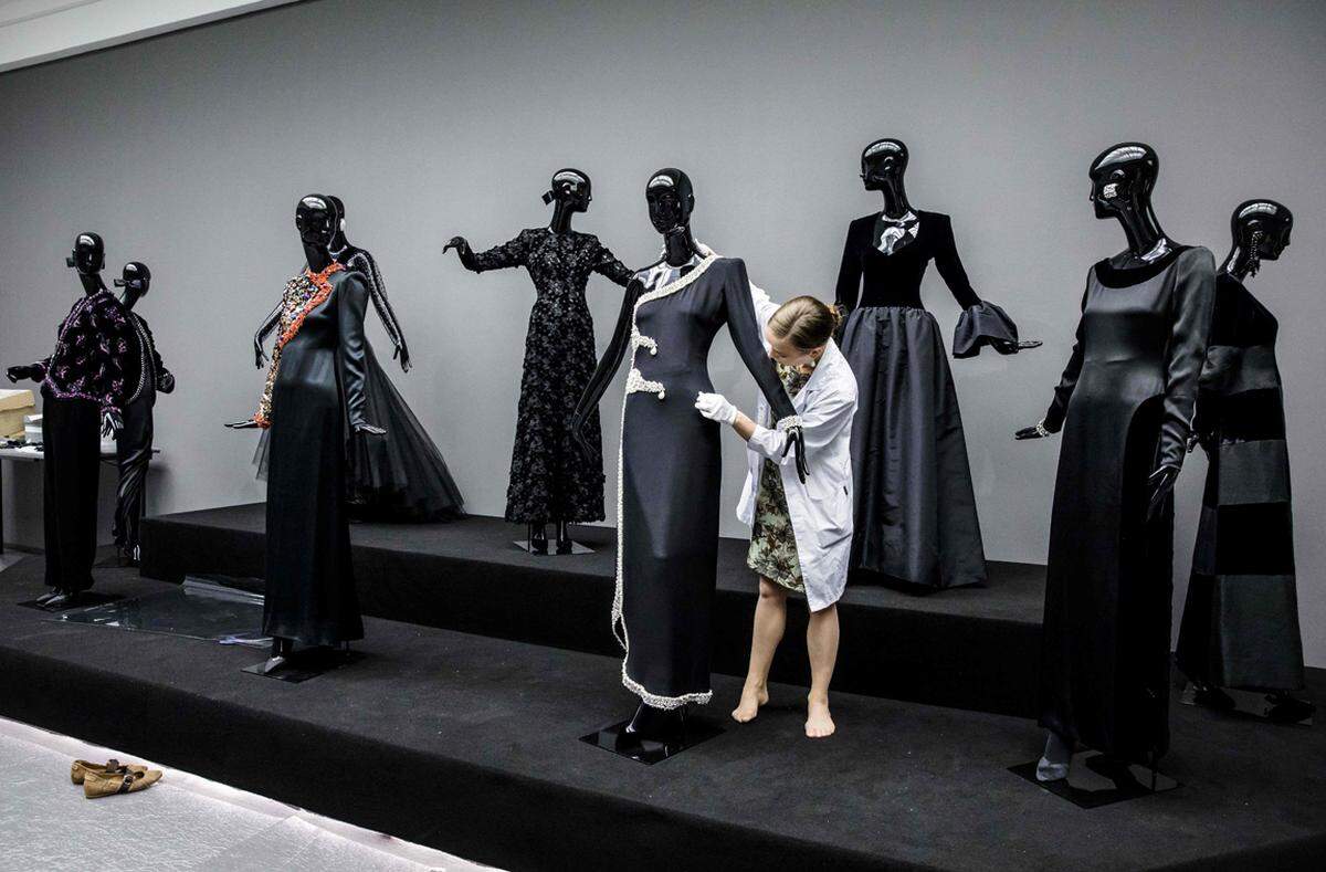 Hubert de Givenchy gehört zu den einflussreichsten Modeschöpfern des 20. Jahrhunderts. Das Gemeentemuseum Den Haag zeigt nun eine große Retrospektive über das Schaffen des Designers.