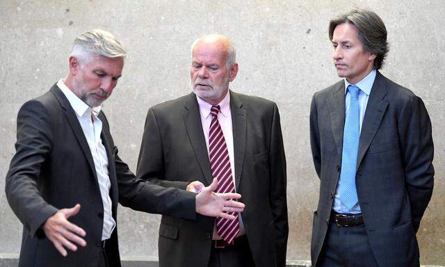 Der Angeklagte Walter Meischberger, Anwalt Manfred Ainedter und der Angeklagte Karl-Heinz Grasser 