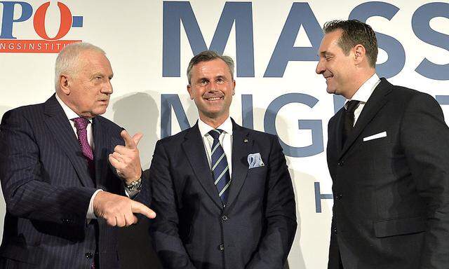  FPÖ-Chef Heinz-Christian Strache (R), der ehemalige tschechische Präsident Vaclav Klaus (L) und FPÖ-Präsidentschaftskandidat Norbert Hofer 