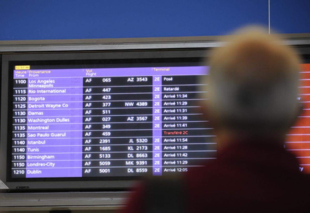 Auf der Anzeigetafel der Ankunftszeiten in Paris blieb der Flug AF-447 aber noch lange als „verspätet“ angeführt.