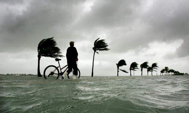 Bisher verursachten Hurrikans nur sporadische Überflutungen. Forscher schätzen, dass durch den Klimawandel bis 2100 eine Mio. Häuser in Florida unter Wasser stehen.
