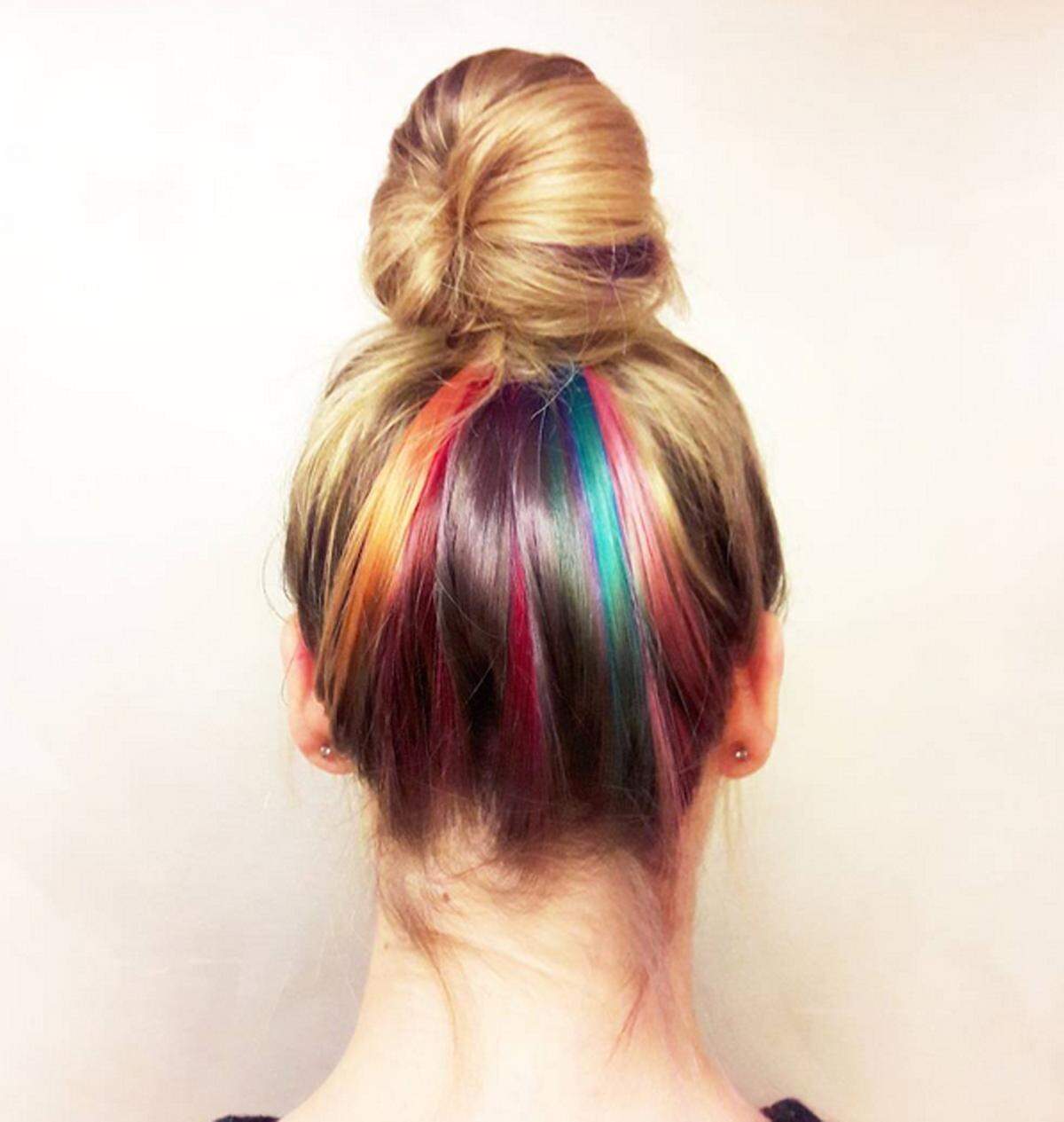 Nicht auf den ersten Blick zu sehen sind auch diese Regenbogen-Haare.