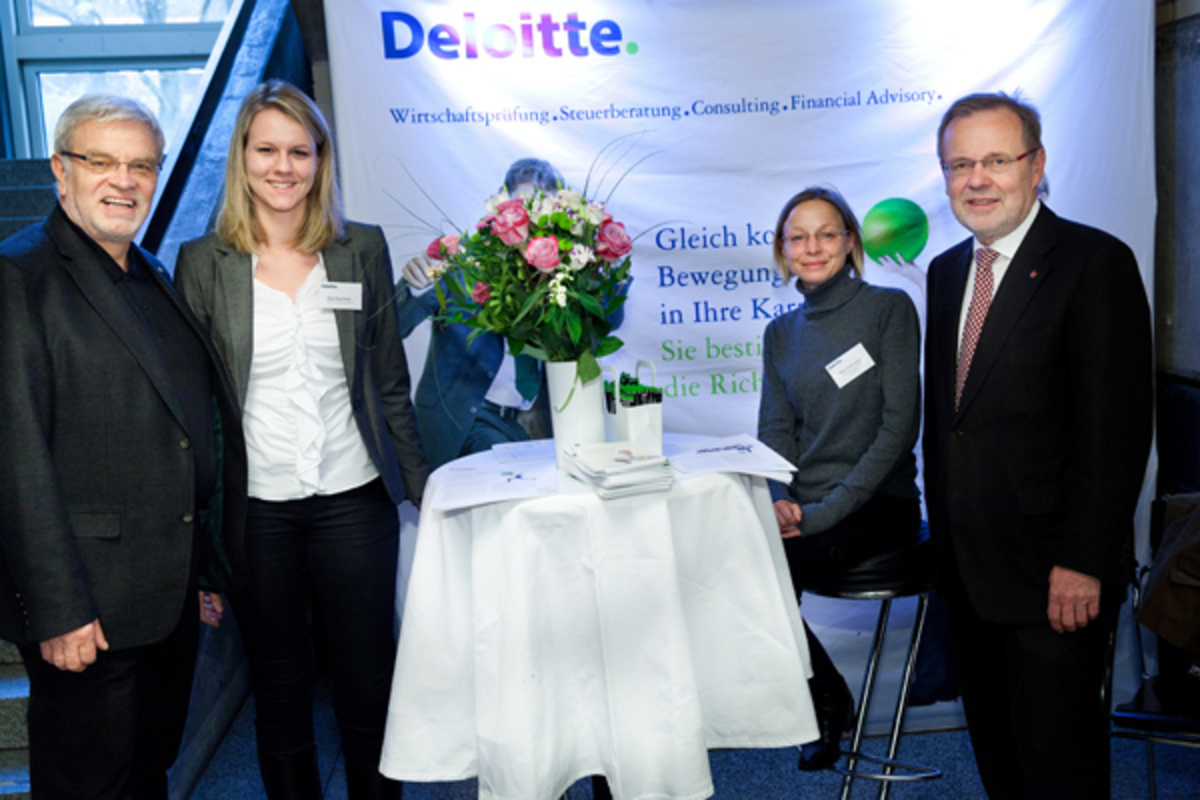 Zahlreiche nationale und internationale Unternehmen waren mit Informationsständen vertreten. Wie zum Beispiel...