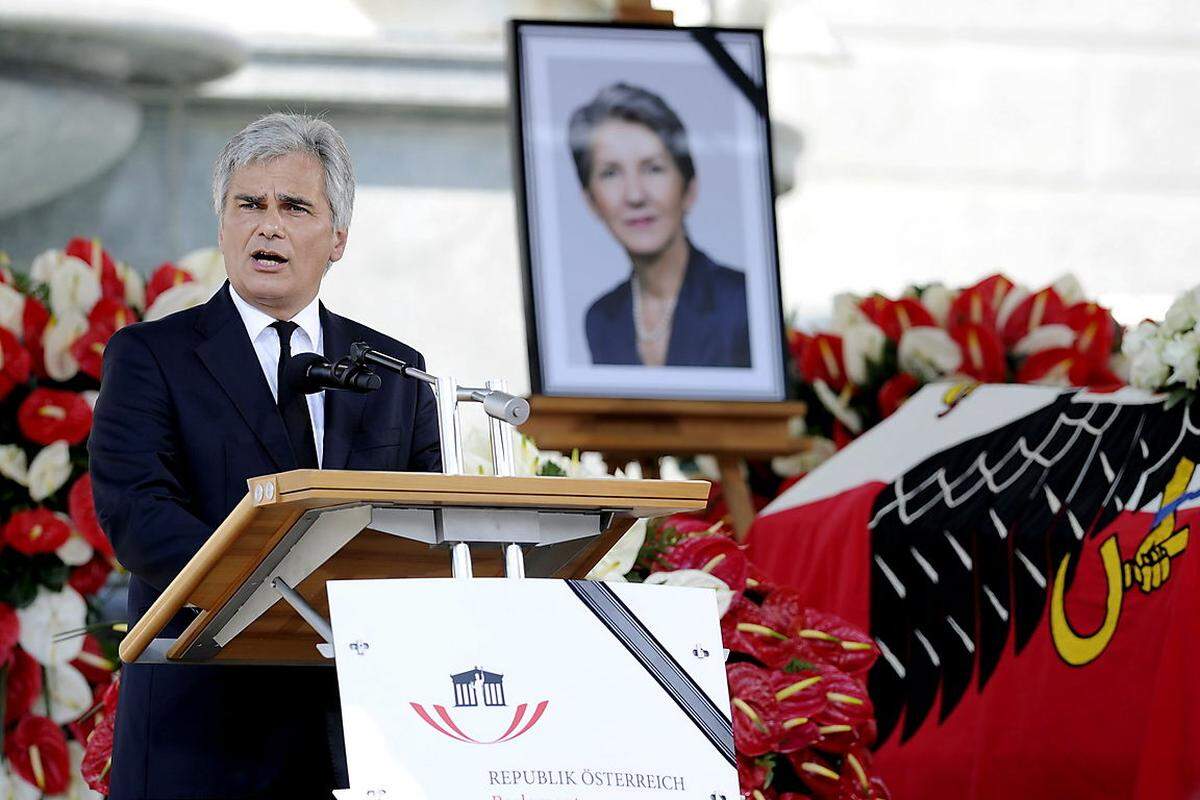 "Die Republik verliert eine Leitfigur unserer Demokratie", sagte Bundeskanzler Werner Faymann (SPÖ). Er strich Barbaras Prammers Kampf gegen den Faschismus und Rassismus heraus, und er lobte ihre "Beharrlichkeit", ihre "Zuversicht" ...