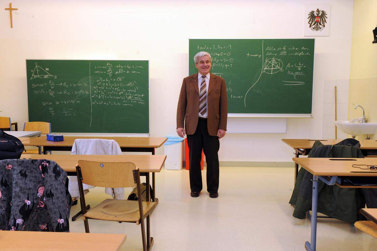 An der Sir-Karl-Popper-Schule in Wien Wieden werden seit 1998 hochbegabte Kinder gefördert. Der Schulversuch führt auch selbst ein ganzes Bündel an Schulversuchen durch. Die Sir-Karl-Popper-Schule experimentiert beispielsweise mit der modularen Oberstufe, sie hat Ethikunterricht im Angebot und die 50-Minuten-Taktung der Unterrichtsstunden aufgehoben.