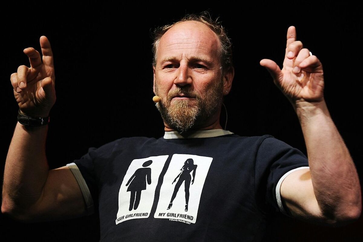 Der Kabarettist Roland Düringer hat eine neue Partei gegründet und plant damit den Antritt bei den kommenden Nationalratswahlen. Seine Vision: "Ich bin der Taxler. Die Partei ist das Taxi (...) und sie dürfen dann alle mitfahren, ich bring die Fuhr wohin, mehr kann ich nicht tun." Düringer ist allerdings nicht der erste Komiker, der in die Politik geht. Eine Auswahl.