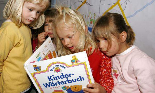 Die SPÖ tritt für ein zweites verpflichtendes Kindergartenjahr ein. Außerdem stehen Verhandlungen mit den Ländern an, weil der Bund-Länder-Vertrag ("15a-Vereinbarung") zur Kinderbetreuung mit Jahresende ausläuft.