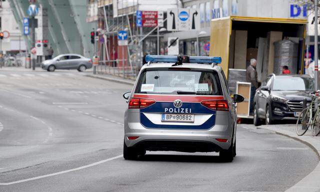 In Linz wird diskutiert, ob die Polizei auch online "bestreifen" soll.