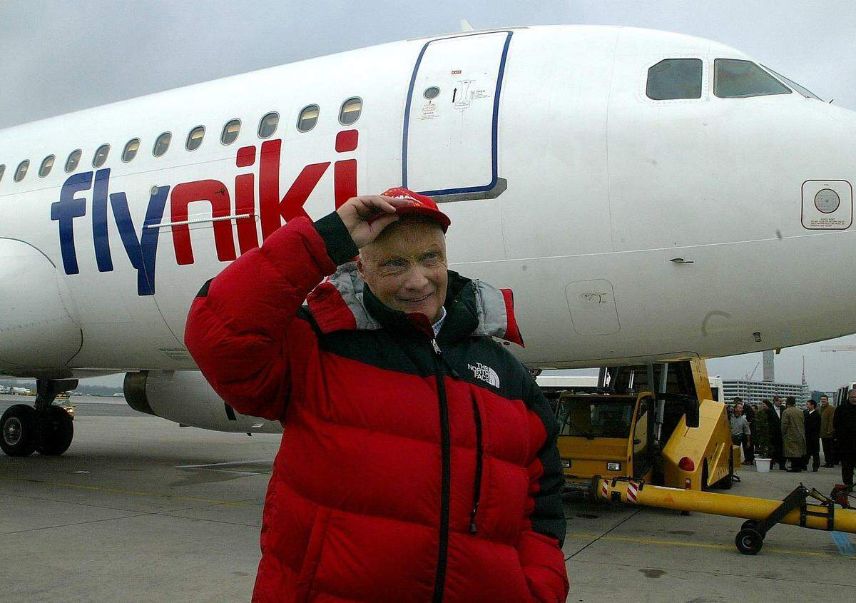 Doch bereits 2002 kauft Lauda die insolvente Aero Lloyd Austria und startet 2003 erneut mit einer Fluglinie: der Billig-Fluggesellschaft FlyNiki - die später auf nur noch Niki umbenannt wird.
