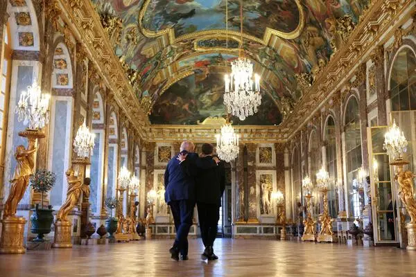 Emmanuel Macron gave Donald Trump a tour of Versailles. 