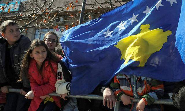 Gedenkfeiern in Prishtina. Vor 20 Jahren griff die Nato auf Seiten der Kosovo-Albaner ein. Im Februar 2008 erklärte der Kosovo die Unabhängigkeit.