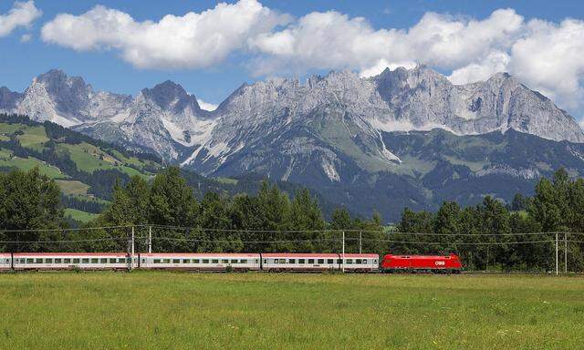 Zug bei Gundhabing Kitzb�hel Tirol �sterreich Train near Kitzb�hel Tyrol Austria BLWX047424 Co