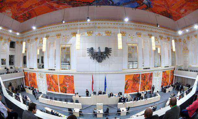 Ein Blick in den Großen Redoutensaal im Rahmen einer Sitzung des Nationalrates im Ausweichquartier in der Hofburg 