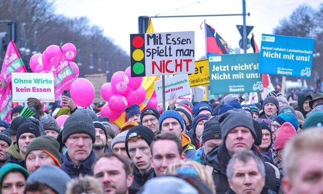 Nicht nur in Berlin gingen bei Protesten der letzten Tage mehrere Tausend Menschen auf die Straße. Im ganzen Land führten Straßenblockaden zu Verkehrsbehinderungen. Nun ruft die FPÖ in Wien ebenso zu Demos auf.