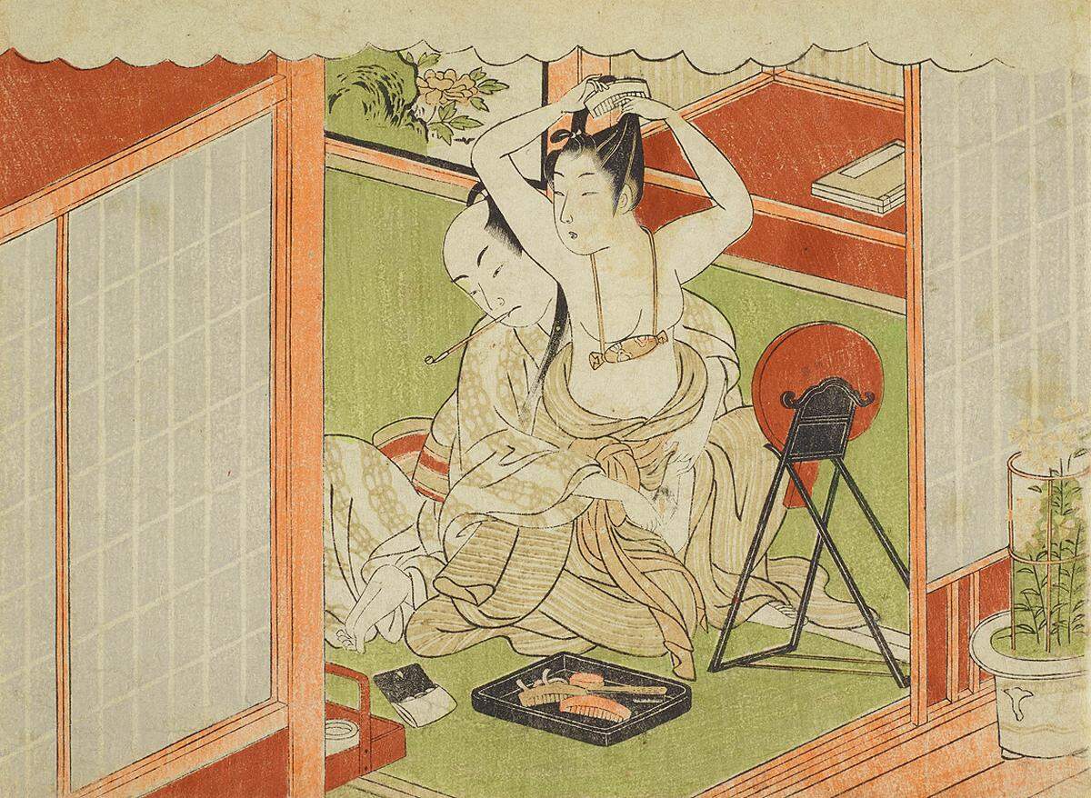 Einer der größten Unterschiede zu europäischer Pornografie und einer der Hauptgründe, warum Shunga jetzt, in unserer Gesellschaft des 21. Jahrhunderts, eine Art Entdeckung feiern kann, ist die gleichberechtigte Darstellung von Frauen und Männern beim Geschlechtsakt. Suzuki Harunobu (ca. 1725–1770), Kyōdai no shūgetsu [Herbstmond auf dem Spiegelständer], 1766. Aus der Serie Furyu Zashiki Hakkei [Acht Ansichten von Interieurs]. Farbholzschnitt