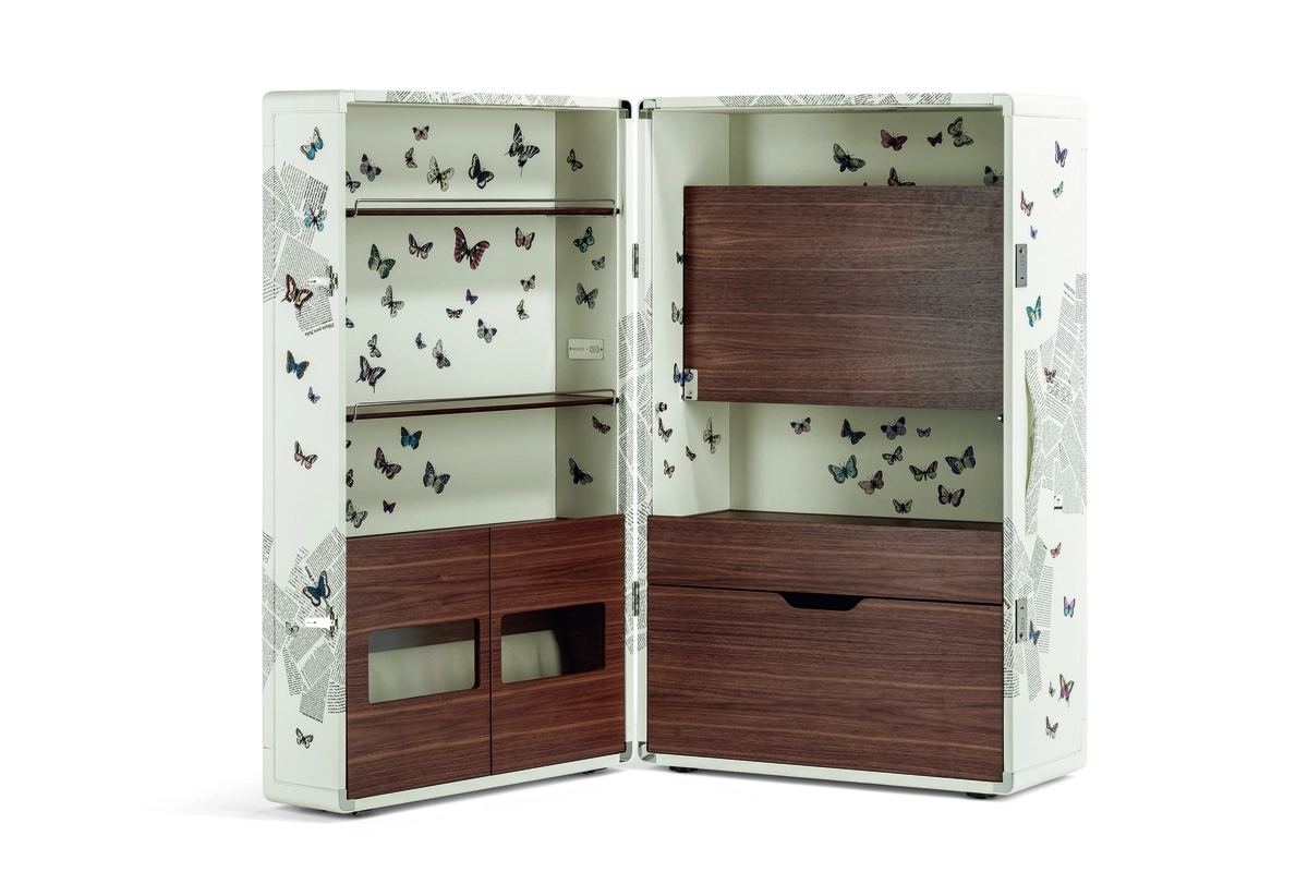 Succeeded. “Isidoro Trunk” by Poltrona Frau. Design: Jean Marie Massaud.