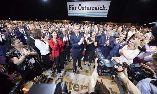 Karl Nehammer, auf seinem Wahlparteitag im Frühjahr noch Mister 100 Prozent. 