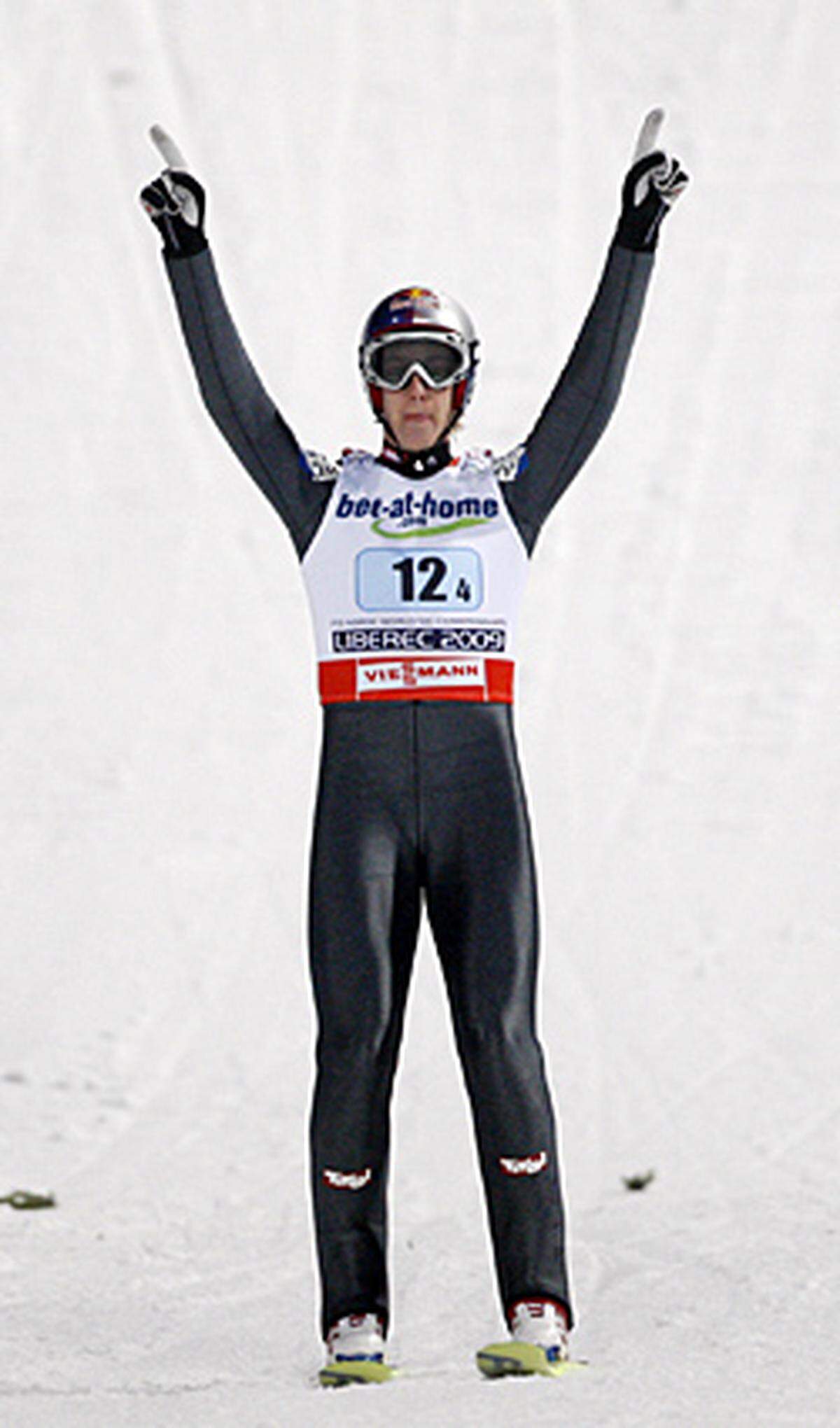 Mit Silber auf der Normalschanze 2009 und Gold in den Mannschaftsbewerben 2007 und 2009 hielt Schlierenzauer vor Oslo schon bei zwei Goldenen und einer Silbermedaille. Aus Norwegen brachte der Tiroler dann noch einmal drei Goldmedaillen (zweimal Team sowie Großschanze) nach Hause. Das ergibt 5 x Gold und 1 x Silber.