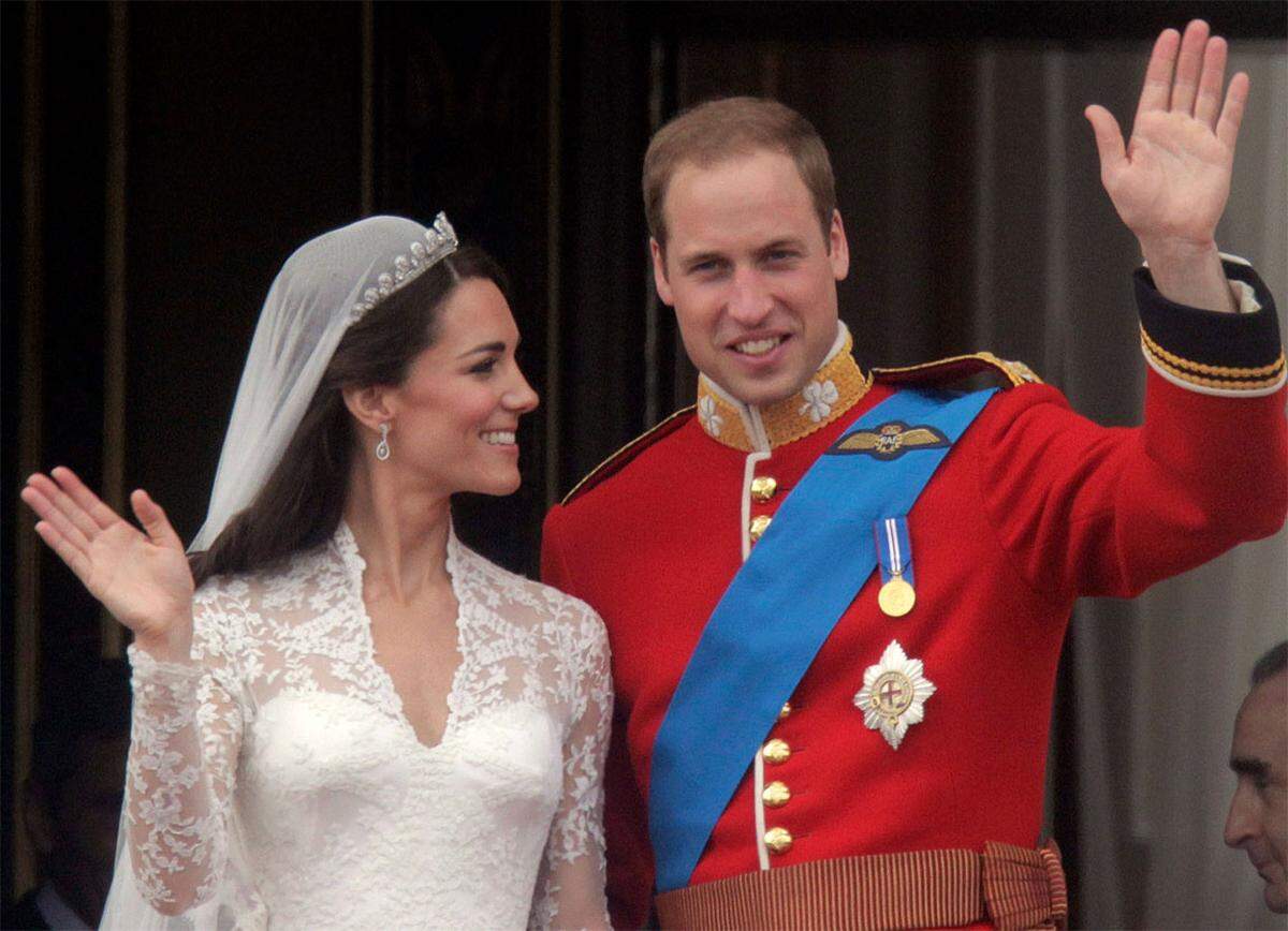 Diese Hochzeit sitzt uns noch in den Knochen. Prinz William und Kate Middleton haben sich im April 2011 vor 1900 geladenen Gästen und 2,5 Milliarden TV-Beobachtern das Ja-Wort gegeben. Die bürgerliche Kate heißt seitdem Herzogin von Cambridge und ist ein vollwertiges Mitglied des britischen Königshauses.