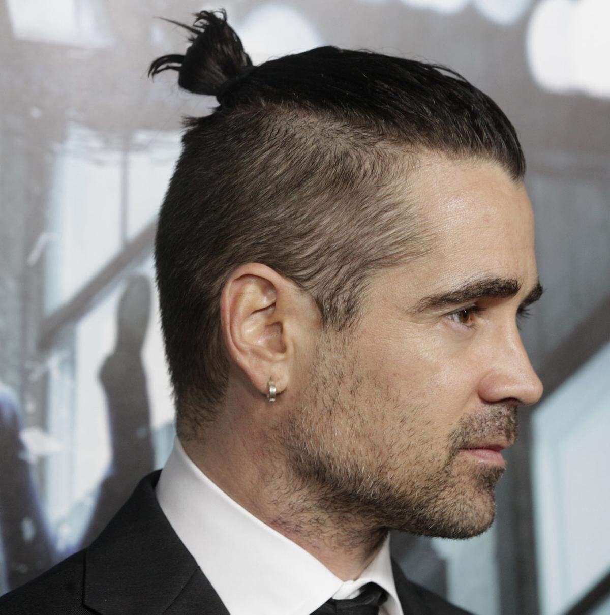 Mit einem Undercut wollte Colin Farrell hier wohl gleich zwei haarige Trends verbinden.