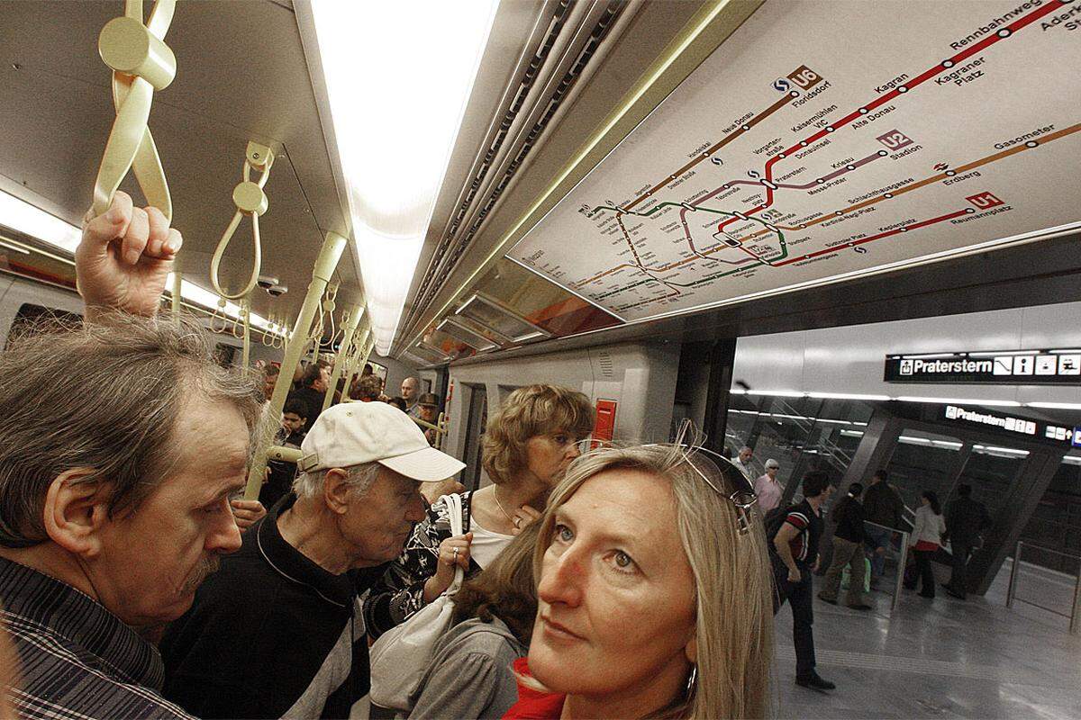 Fast jeder vierte Österreicher hat ein sehr positive Einstellung gegenüber den öffentlichen Verkehrsmitteln: Die ÖV-Orientierten genießen es, im Zug oder in der U-Bahn zu sitzen und fühlen sich dadurch nicht eingeschränkt. Zu ihrem Auto haben sie eine pragmatische Einstellung. In dieser Gruppe sind besonders viele Frauen vertreten.