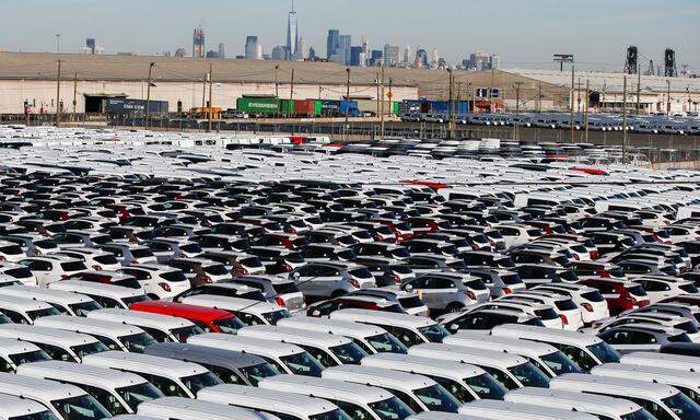 Höhere Zinsen in den USA machen den gewohnten Autokauf auf Pump weniger attraktiv. 