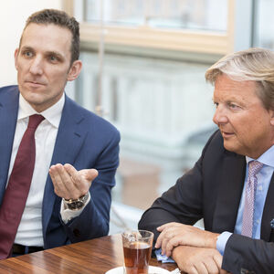 Dass die Österreicher Aktienmuffel seien, wollen Gabriel Brenna (l.) und Bernhard Ramsauer nicht so stehen lassen.